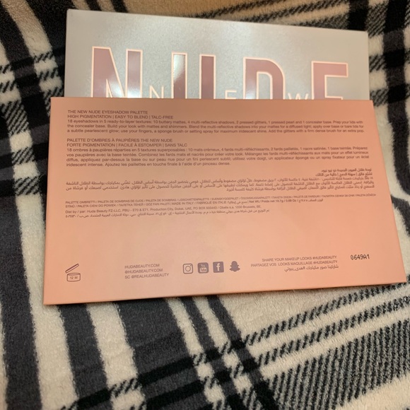 Huda Beauty New Nude palette - Picture 3 of 3